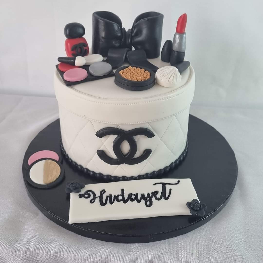 Gâteau sur mesure en cake design par Le Caramel à Tourcoing